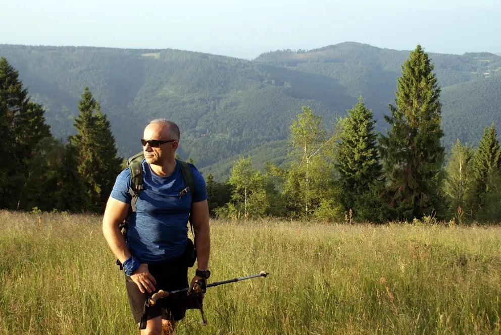 Michał Łygan z Zaborza wędruje samotnie "dla dwóch serc"