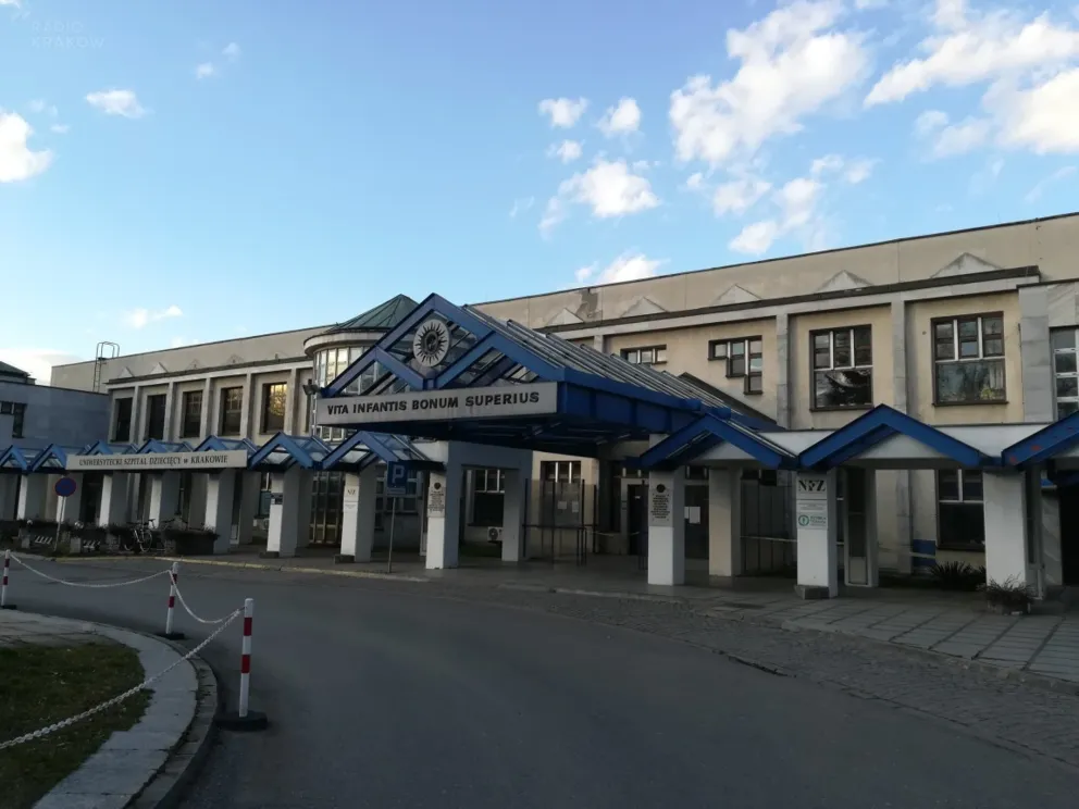 Kamery termowizyjne mierzą temperaturę pacjentom i personelowi medycznemu w kolejnych szpitalach