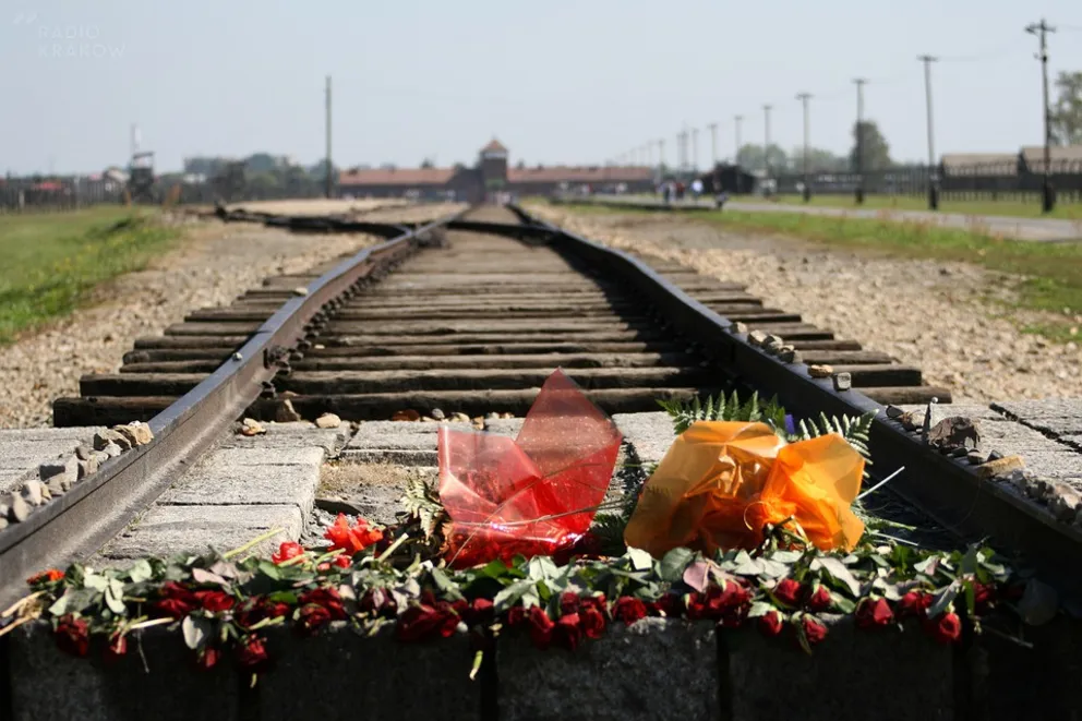 Oświęcimianie we Wszystkich Świętych pamiętają o ofiarach Auschwitz
