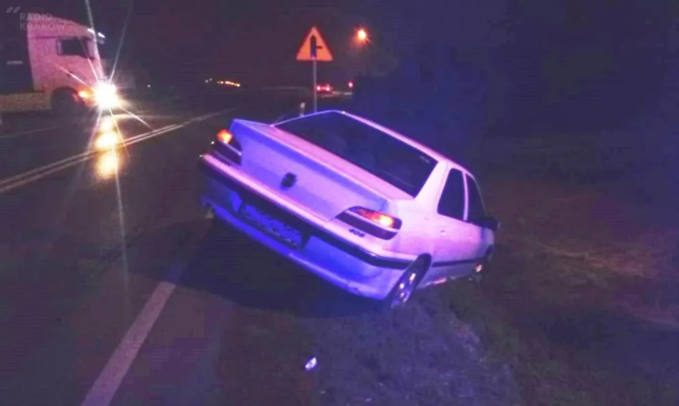 Sprawca kolizji uciekł z miejsca zdarzenia. Miał 3,6 promila we krwi i był poszukiwany listem gończym