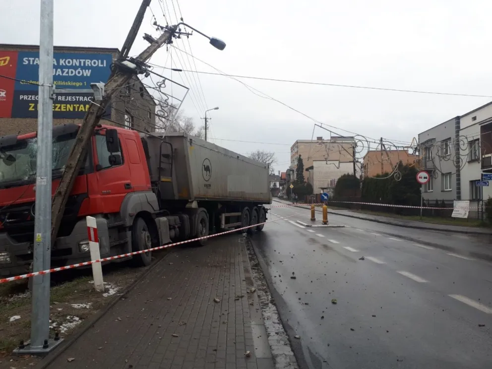 Groźnie wyglądający karambol w Chełmku. Policja publikuje nagranie. FILM