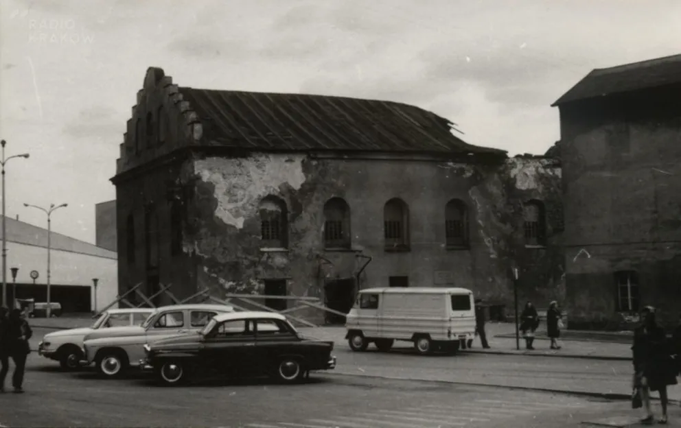 Archiwalne zdjęcia zburzonej synagogi w Chrzanowie