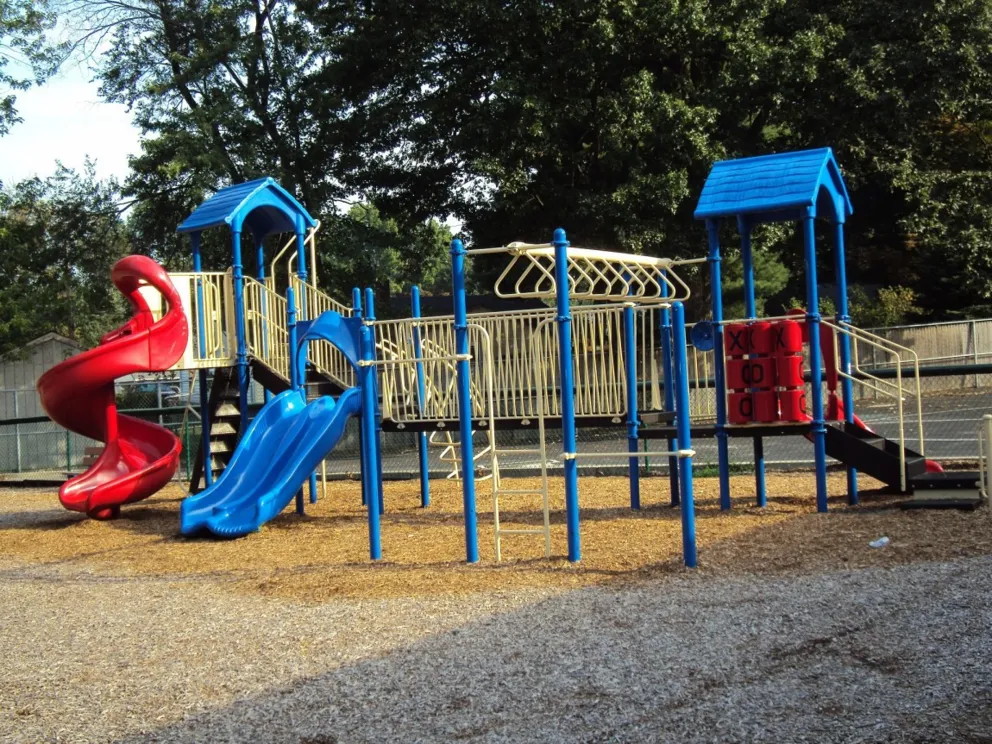 Oświęcim: zakaz korzystania z placów zabaw, boisk, skateparku oraz siłowni "pod chmurką"