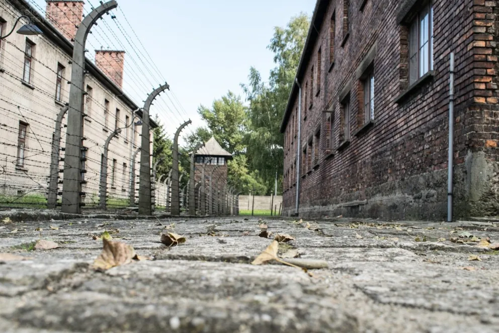 Miejsce Pamięci Auschwitz: znicze upamiętniły ofiary Holokaustu