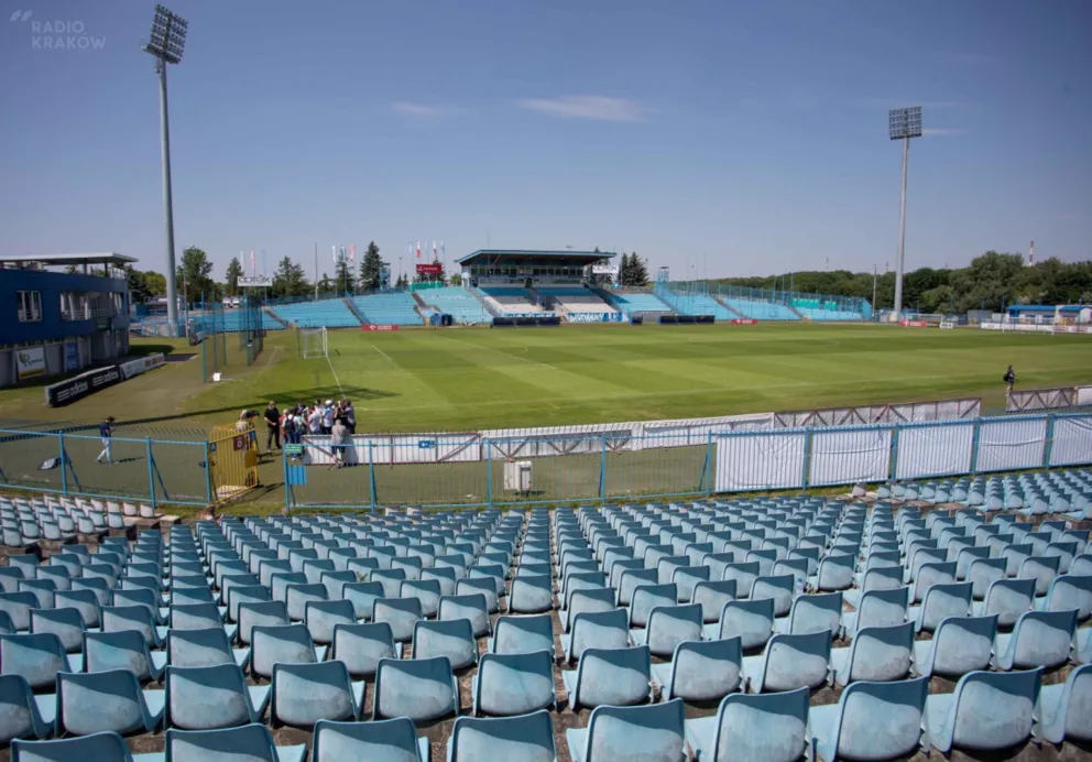 Trybuny stadionów znów otwarte, ale to nie będzie kibicowanie w starym stylu