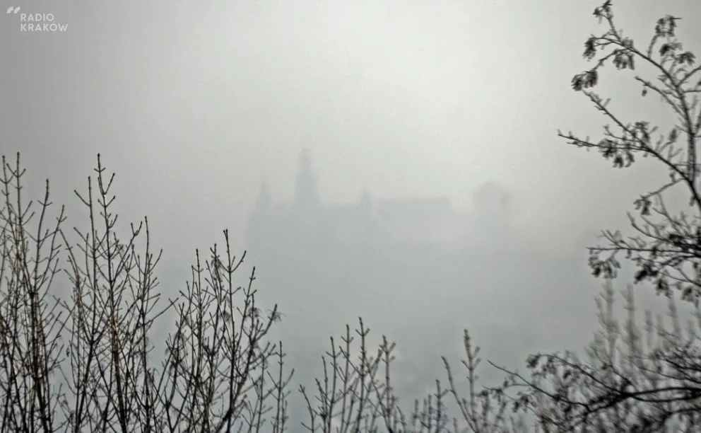 Smog nad Krakowem. Jest fatalnie. Widoki z Kopca Kościuszki i z Herbewa. Fot. Marek Lasyk