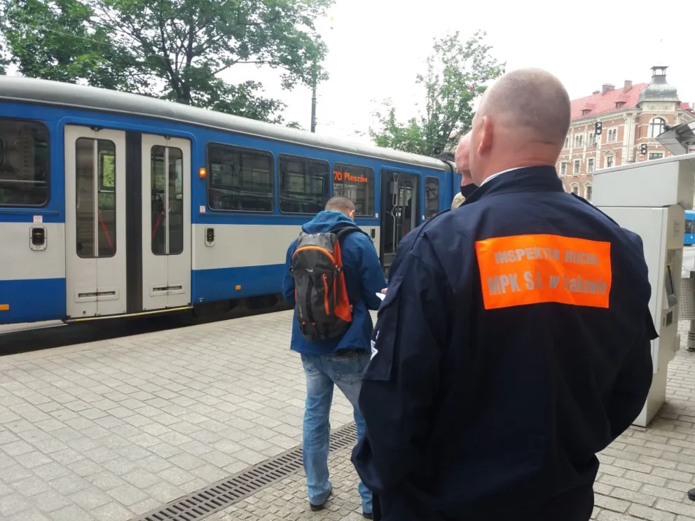 Kraków: Kontrole maseczek w pojazdach MPK