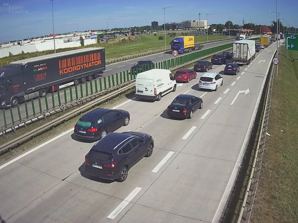 Policjanci z Chrzanowa po pościgu zatrzymali kuriera, który przewoził wyłudzone pieniądze