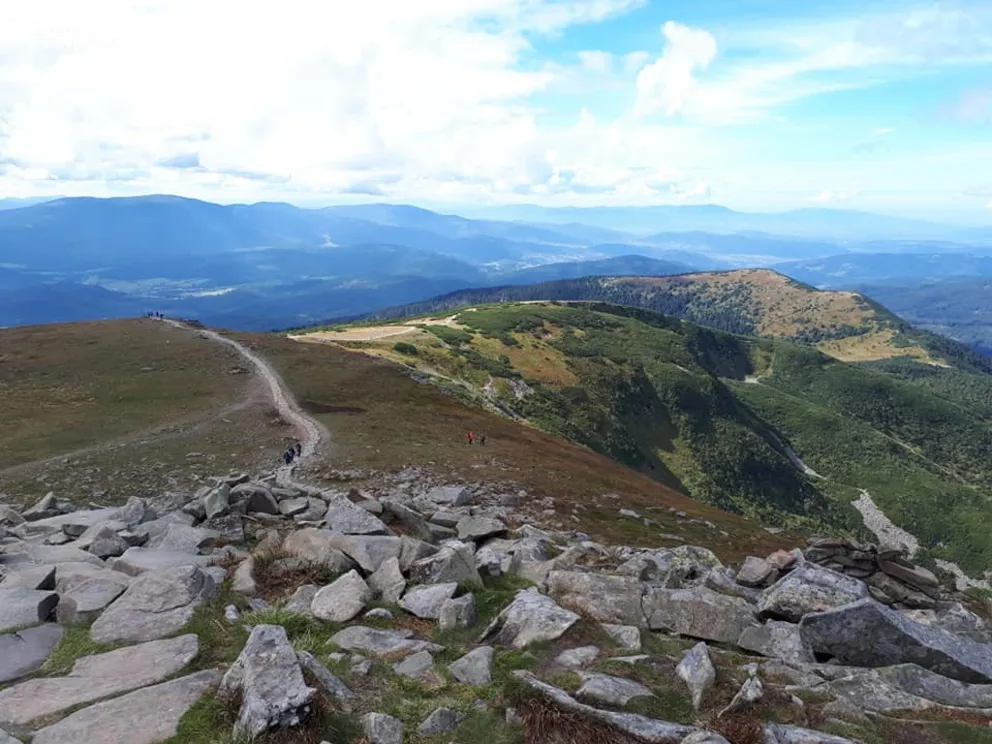 Beskidy: Dobre warunki na szlakach; w górach panuje inwersja