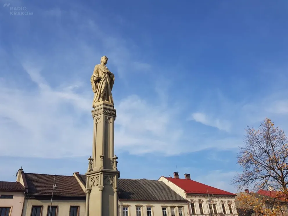 Pomnik św. Jana Kantego w Kętach został odnowiony. Zakończył się remont obiektów publicznych na rynku