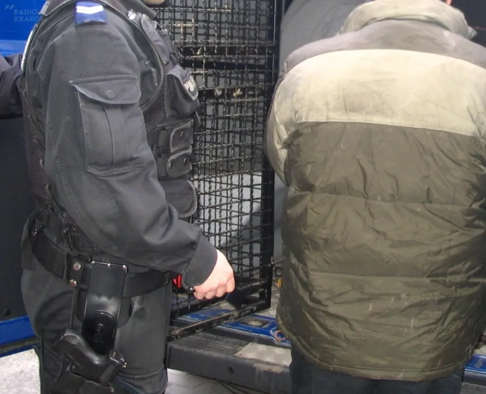 Brzeszcze. Pijany rajd 70–latka zakończył się uszkodzeniem trzech samochodów