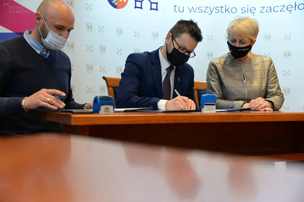 Dwa nowe parkingi przy wadowickich dworcach