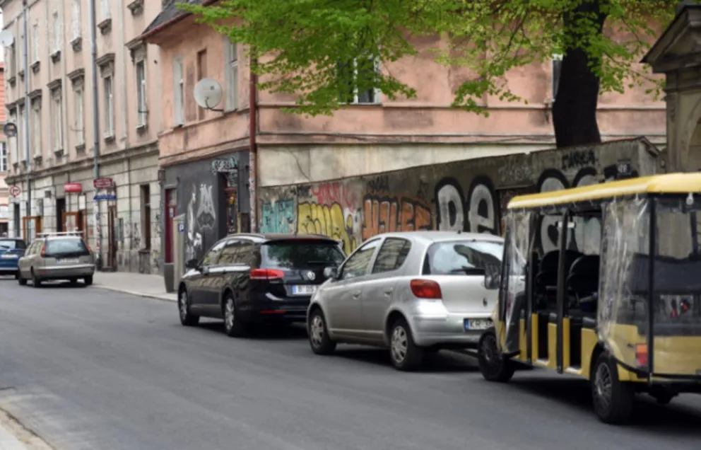 Uwaga kierowcy w Krakowie - wróciły ograniczenia ruchu na Kazimierzu