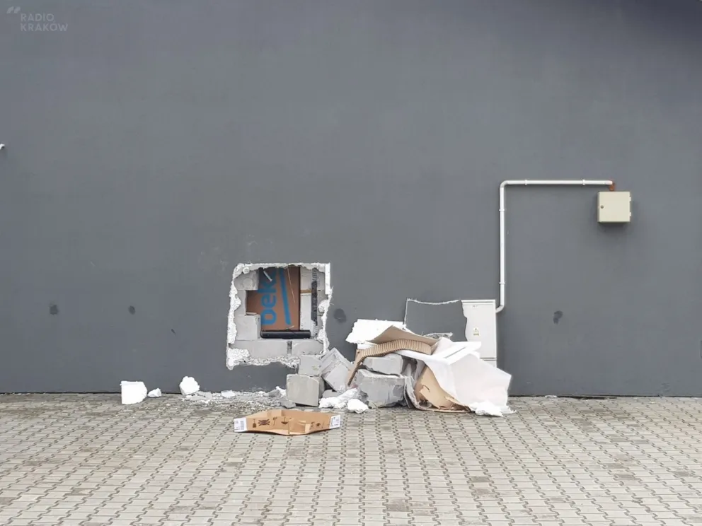 Okradli sklep z elektroniką... wybijając dziurę w ścianie