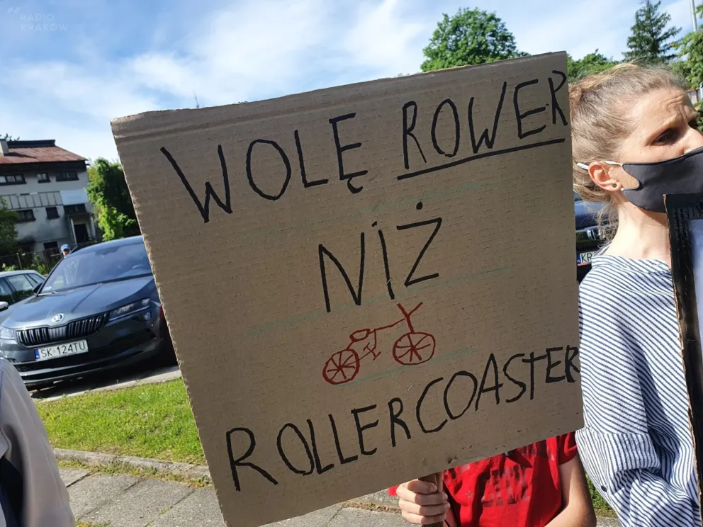 Protest mieszkańców Alwerni przeciw budowie drogi i parku rozrywki