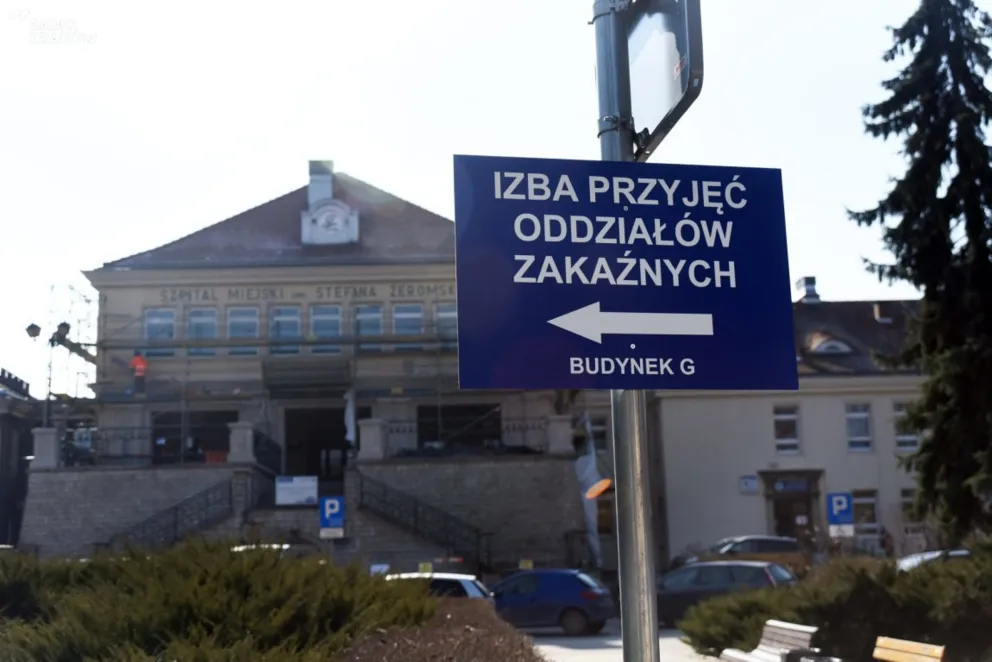 80% personelu szpitala im. Żeromskiego zgłosiło sie do szczepień na koronawirusa