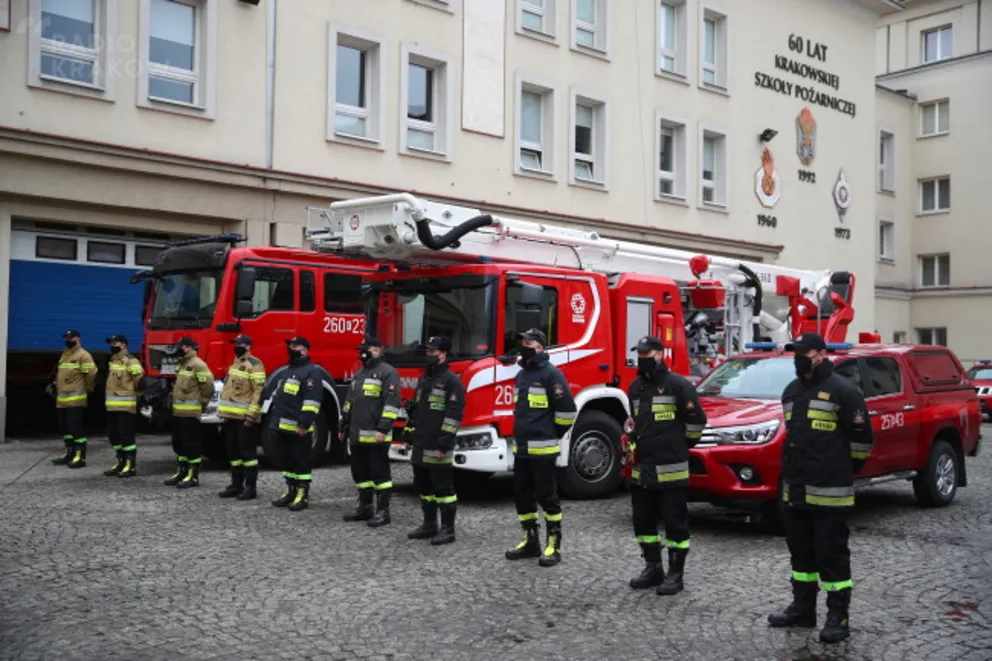 Grupa krakowskich strażakóww drodze na Słowację. Pomogą w testach na koronawirusa