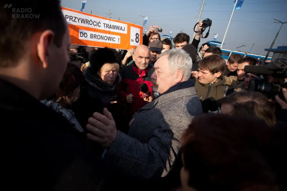 Protest mieszkańców na krakowskim Ruczaju, pętla tramwajowa  przy ul. Czerwone Maki