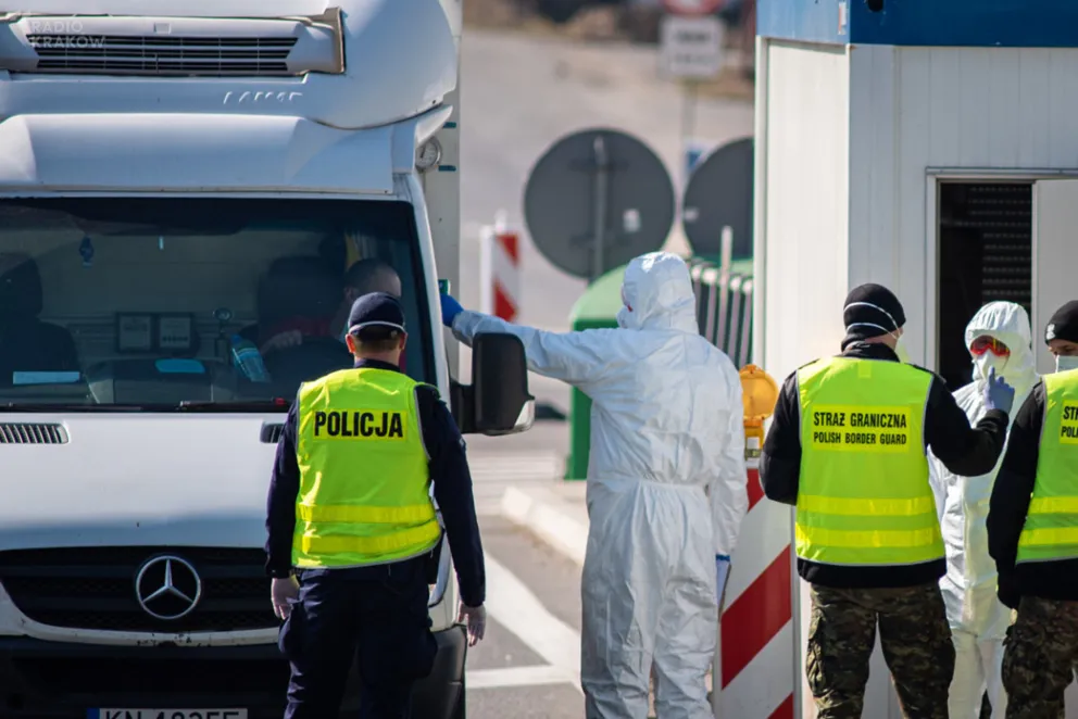 Mandaty i kwarantanna za nielegalne przekroczenie granicy ze Słowacją