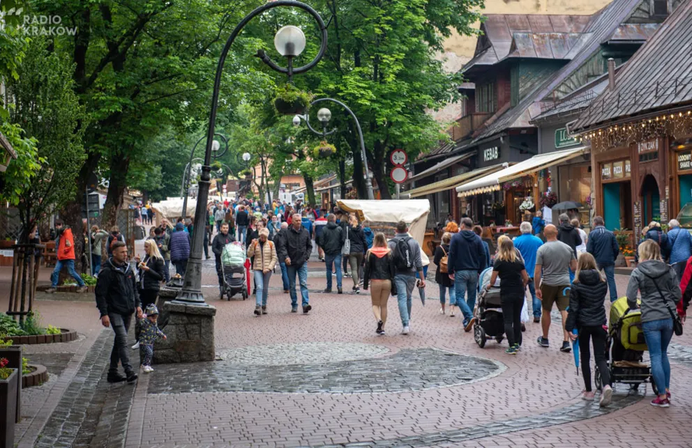 Zakopane w czerwonej strefie. Turyści niedoinformowani o obowiązku noszenia maseczek