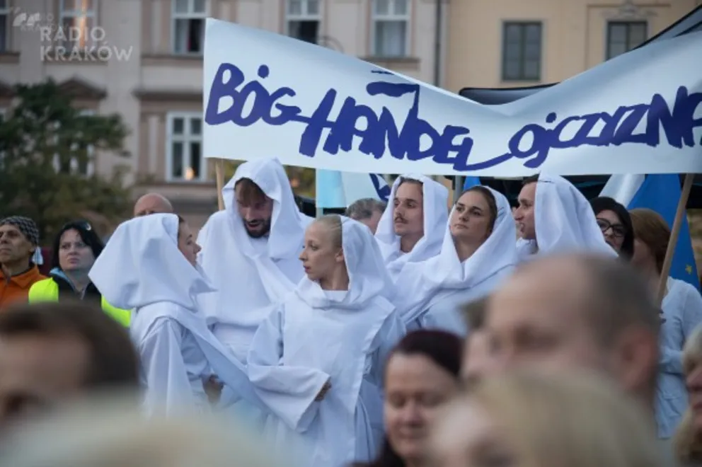 "Neomonachomachia": manipulacja wartościami czy złe rozumienie symboliki? 