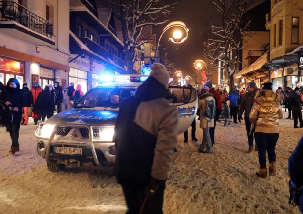 Łamanie obostrzeń i awantury w Zakopanem. "Nie zdaliśmy egzaminu jako społeczeństwo"