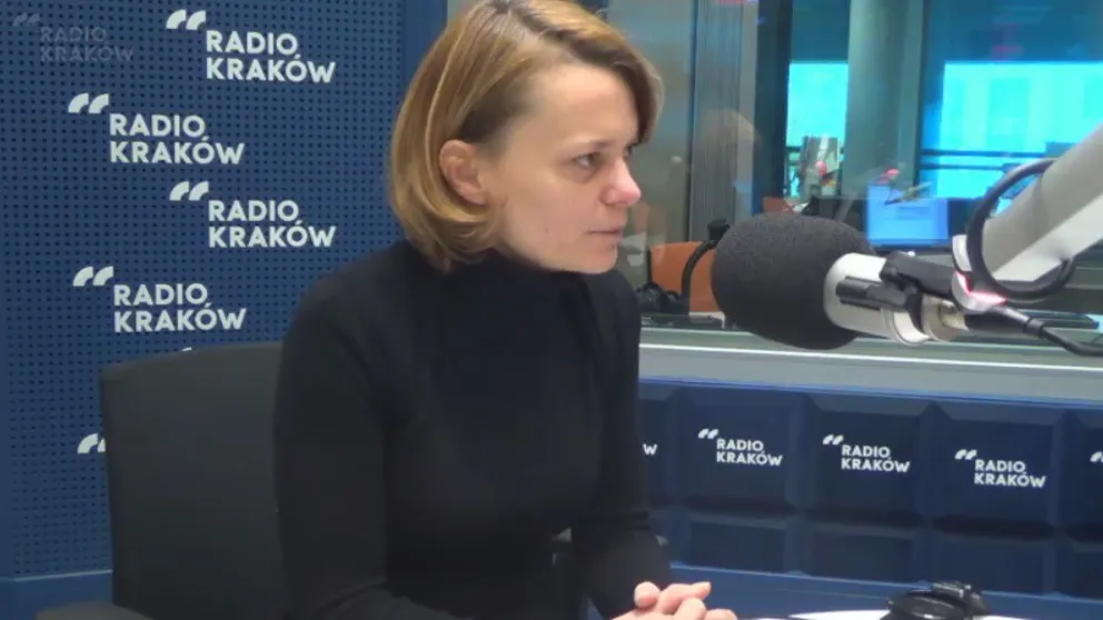 J. Emilewicz: "Nie powinno nas interesować to co mieszkańcy wkładają do pieca, ale to co wylatuje z komina"