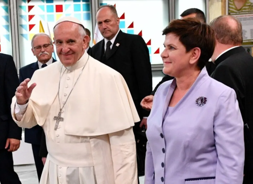 Beata Szydło: Myślę, że jeżeli ojciec święty mówi: przyjmujcie uchodźców, to on nam daje możliwość przyjęcia drogi, którą to się będzie odbywało