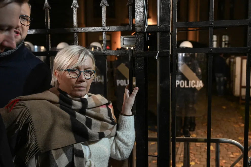 Była prezes TK Julia Przyłębska przed siedzibą Trybunału Konstytucyjnego w Warszawie. Fot. PAP/Radek Pietruszka