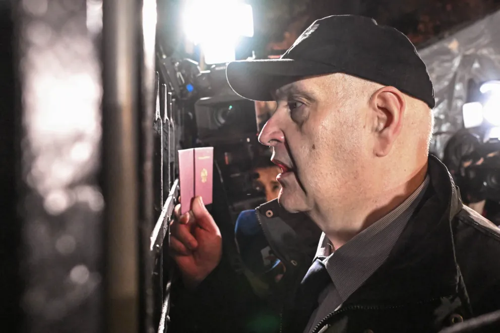 Prezes Trybunału Konstytucyjnego Bogdan Święczkowski przed siedzibą Trybunału Konstytucyjnego w Warszawie. Fot. Radek Pietruszka